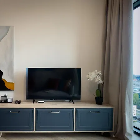Urban Global Skyline - 23rd Floor No 17 - Air Condition - Free Garage Apartment *