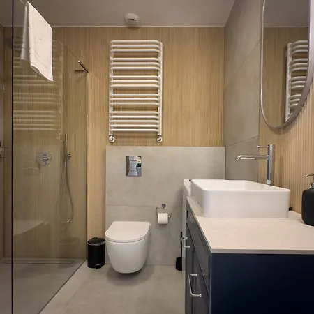 Urban Global Skyline - 23rd Floor No 17 - Air Condition - Free Garage Апартаменты Катовице