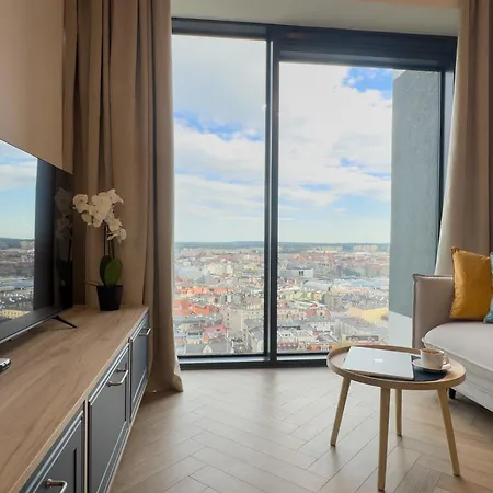 Urban Global Skyline, 23rd Floor No 17, Free Garage, Self Check-in, No Deposit * Katovice