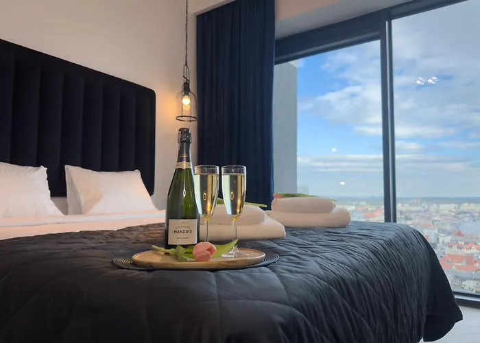 Urban Global Skyline, 23rd Floor No 17, Free Garage, Self Check-in, No Deposit Apartmán *