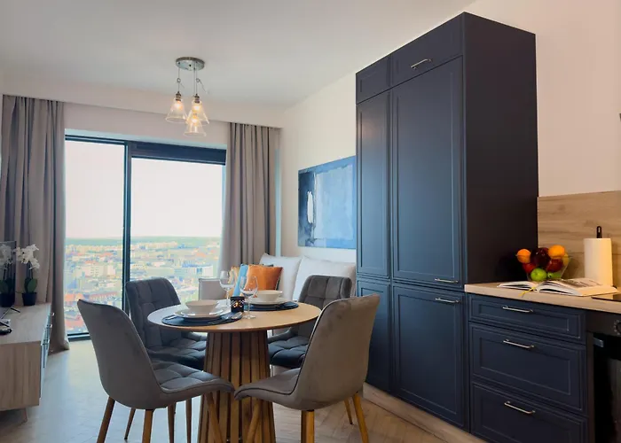 Urban Global Skyline, 23rd Floor No 17, Free Garage, Self Check-in, No Deposit * 卡托维兹