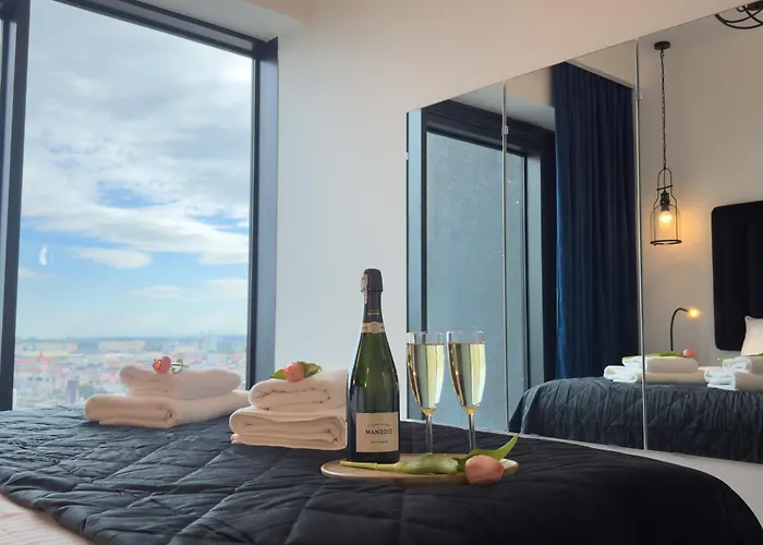 Urban Global Skyline, 23rd Floor No 17, Free Garage, Self Check-in, No Deposit Apartmán *