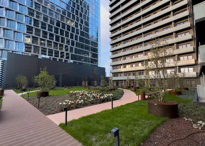 Urban Global Skyline, 23rd Floor No 17, Free Garage, Self Check-in, No Deposit Apartmán